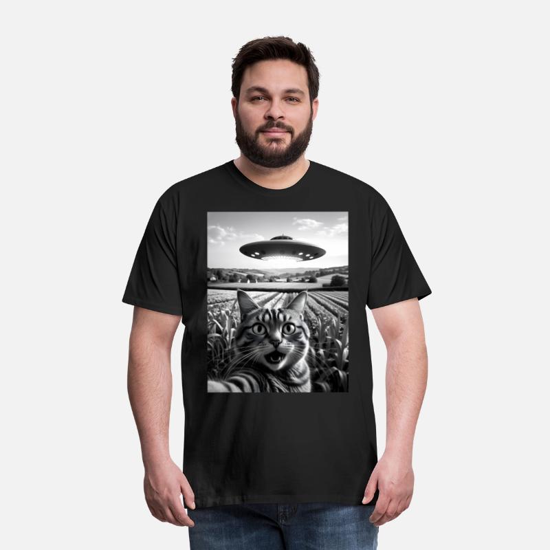 Ufo cat : Cat's Out-of-This-World Selfie