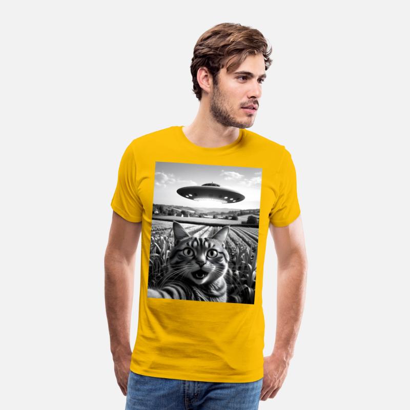 Ufo cat : Cat's Out-of-This-World Selfie