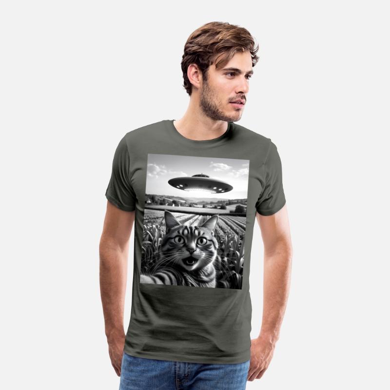 Ufo cat : Cat's Out-of-This-World Selfie