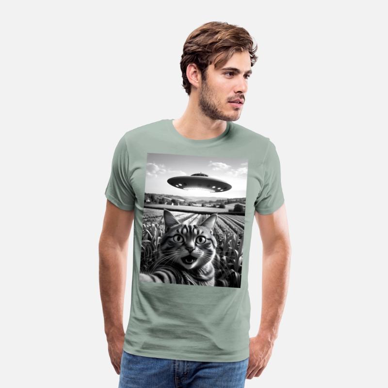 Ufo cat : Cat's Out-of-This-World Selfie